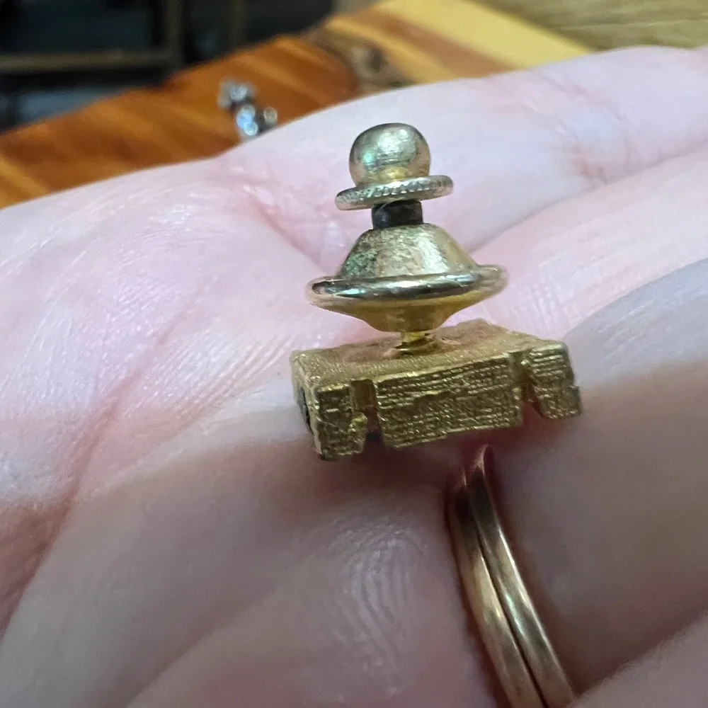 Vintage Brutalist Gold Tone Green Stone Tie Tack Lapel Pin Mid‎ Century Modern
